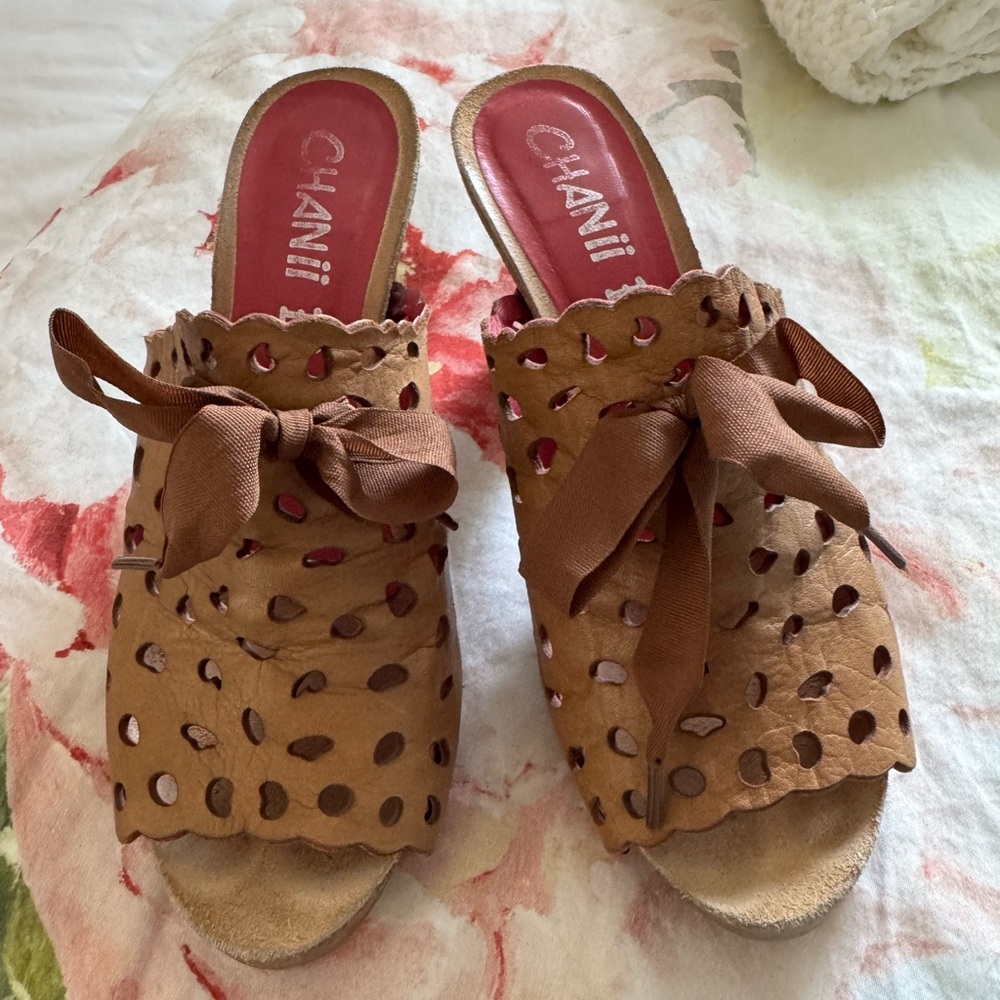 CHANII B Leather Sandals / Slides